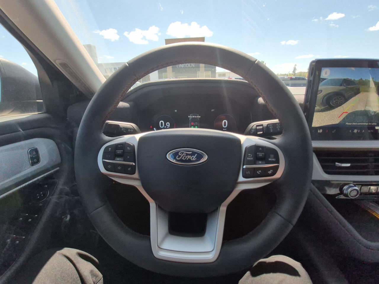 2026 Ford Explorer ACTIVE, PANO ROOF, ADAPTIVE CRUISE, TRAILER TOW PK Photo