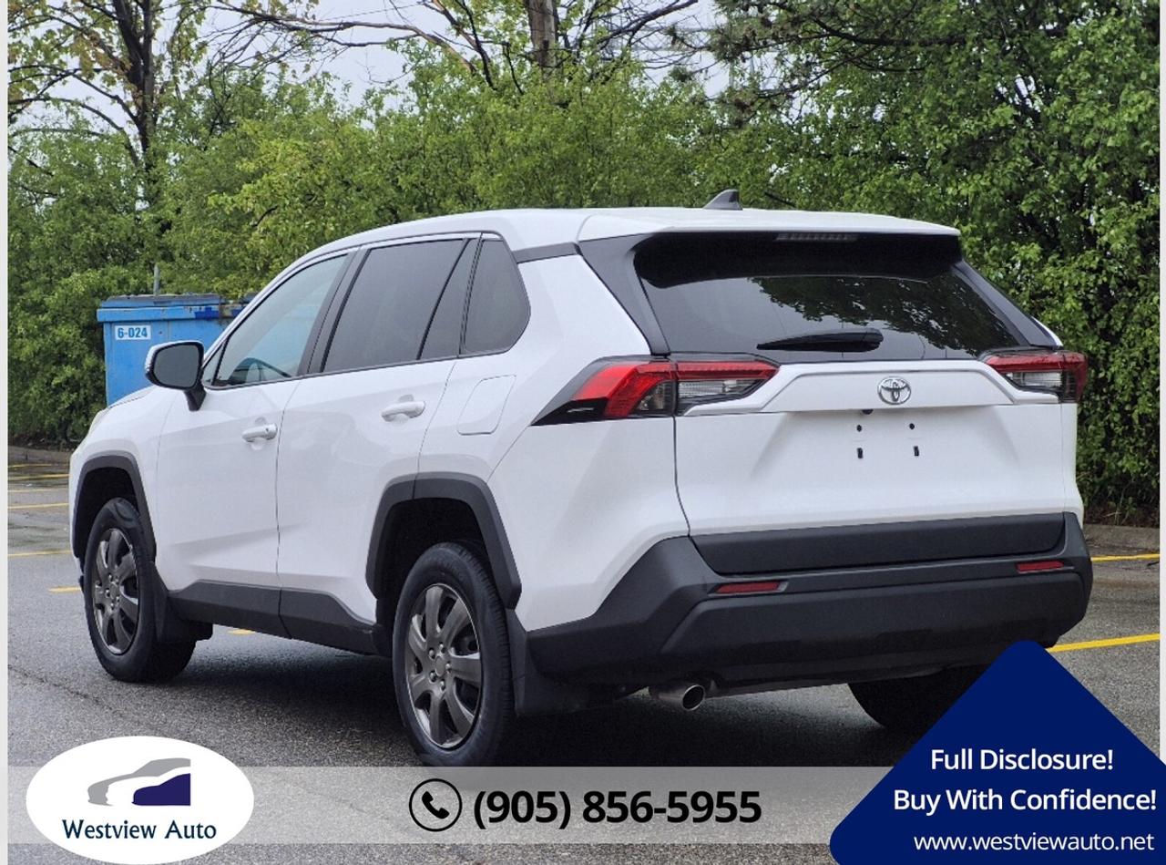 2022 Toyota RAV4 LE Photo