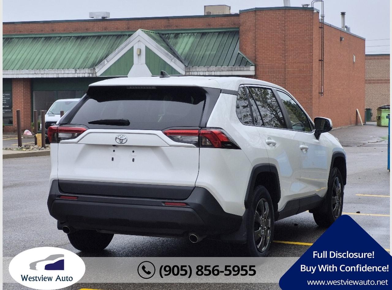 2022 Toyota RAV4 LE Photo