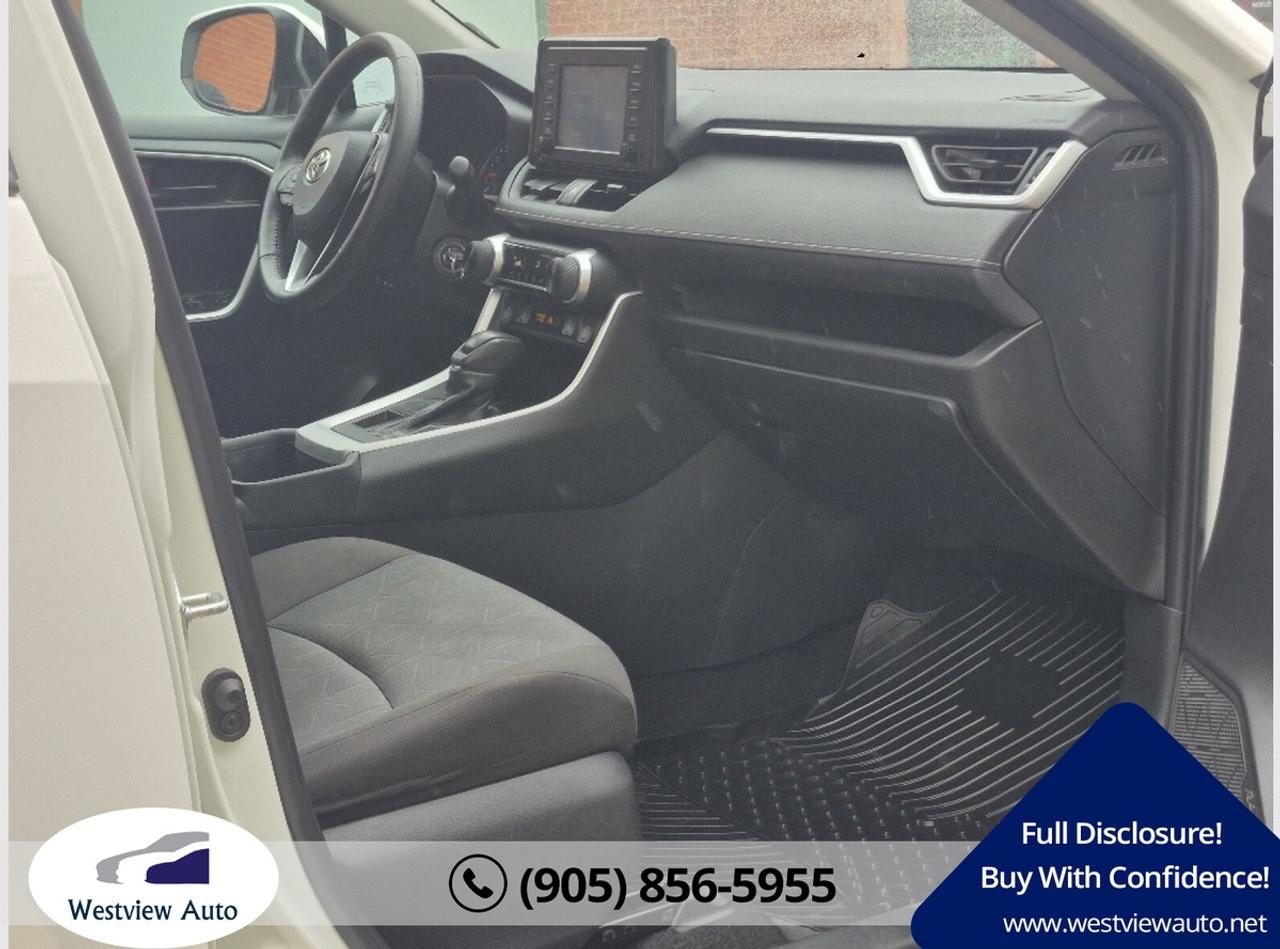 2022 Toyota RAV4 LE Photo