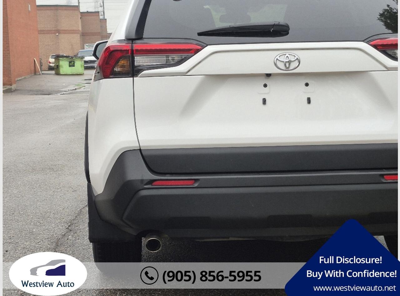 2022 Toyota RAV4 LE Photo