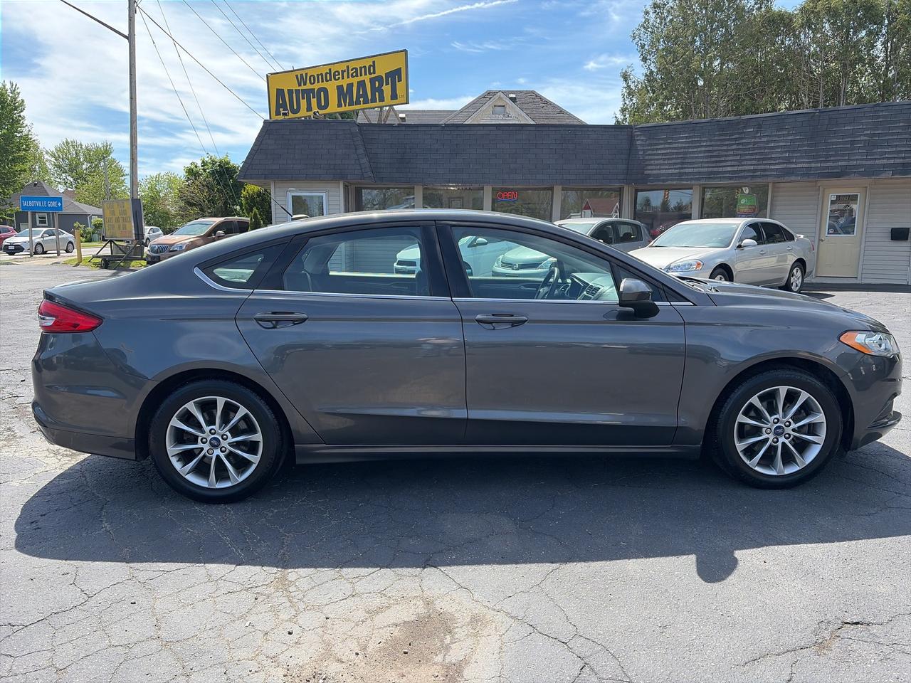 2017 Ford Fusion SE-LOADED-CLEAN CARFAX Photo
