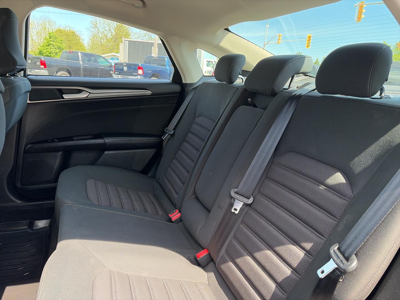 2017 Ford Fusion SE-LOADED-CLEAN CARFAX Photo