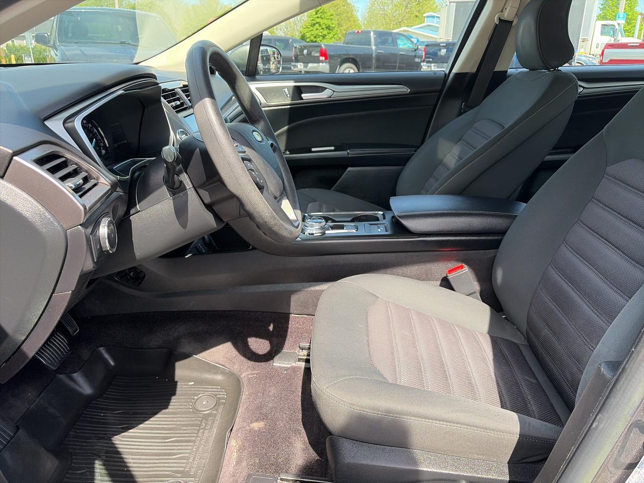 2017 Ford Fusion SE-LOADED-CLEAN CARFAX Photo