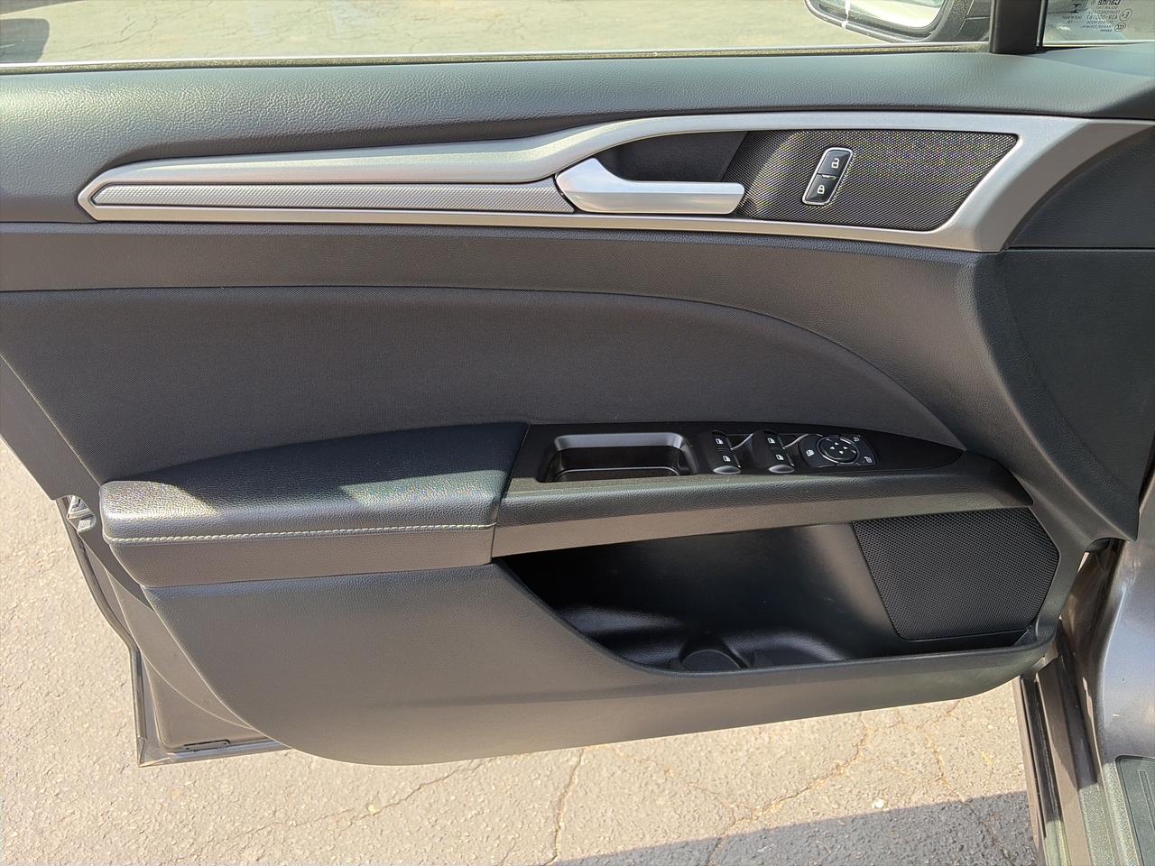 2017 Ford Fusion SE-LOADED-CLEAN CARFAX Photo