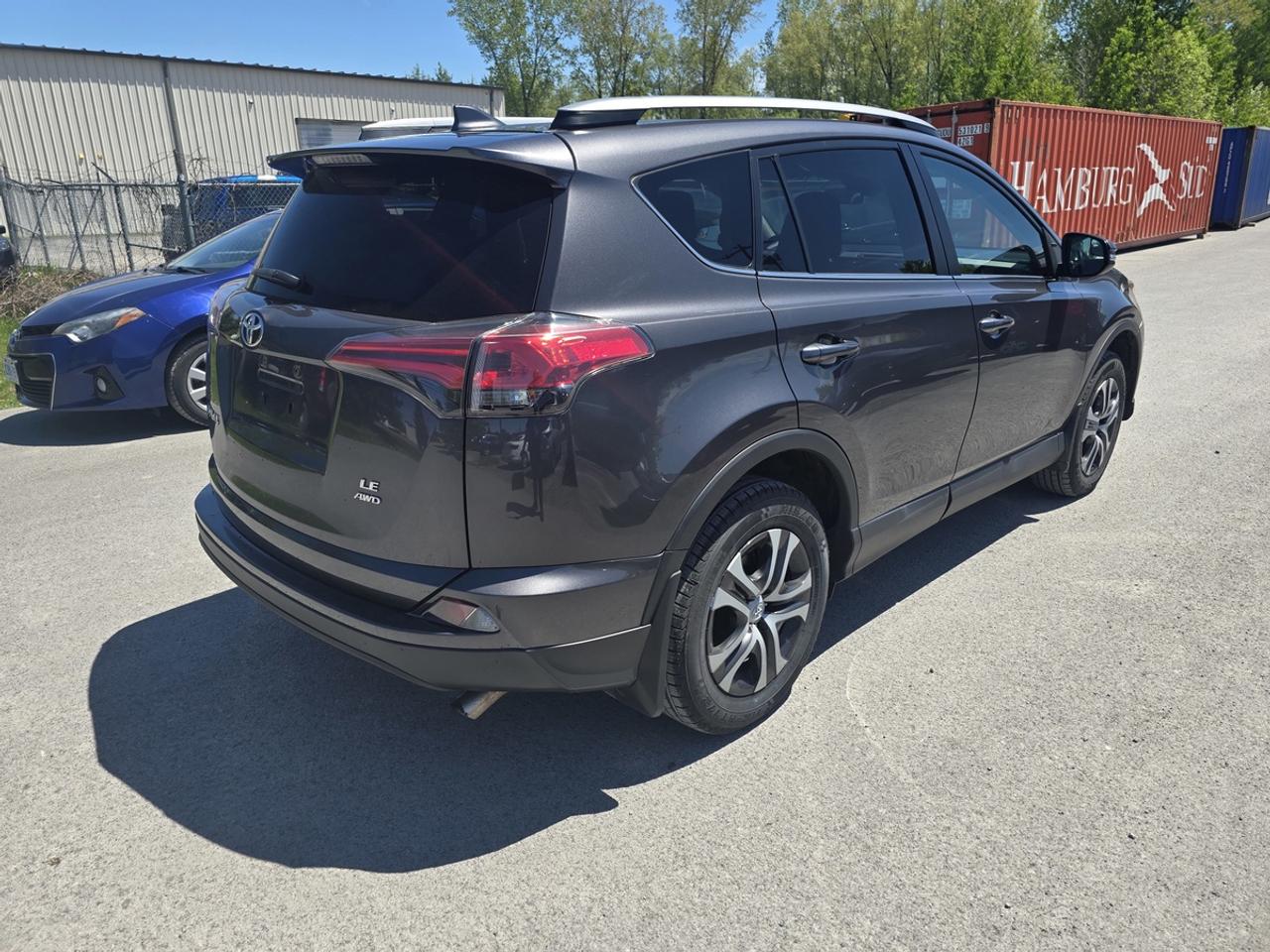 2017 Toyota RAV4 LE Photo