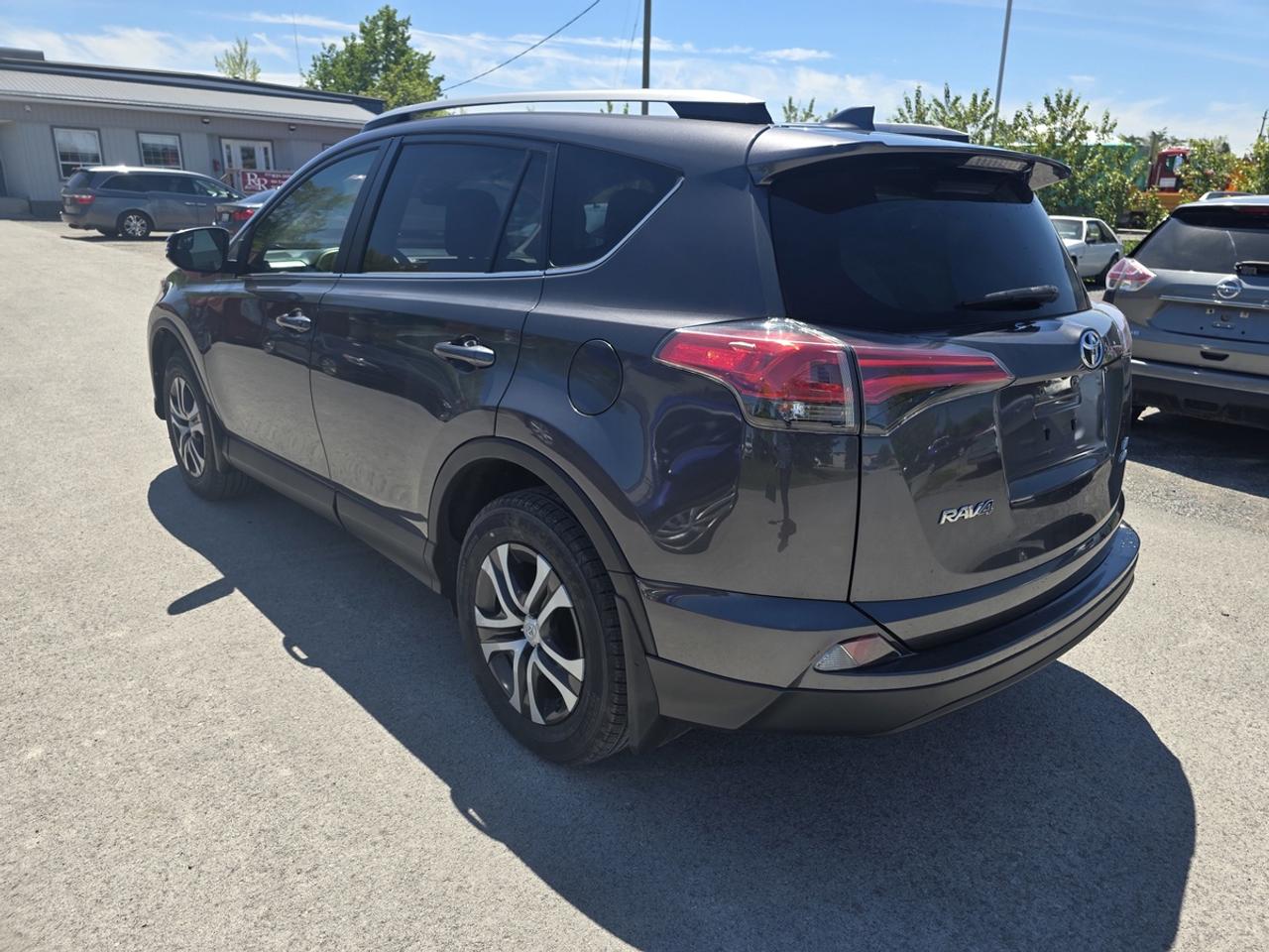 2017 Toyota RAV4 LE Photo
