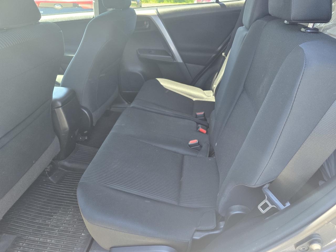 2017 Toyota RAV4 LE Photo