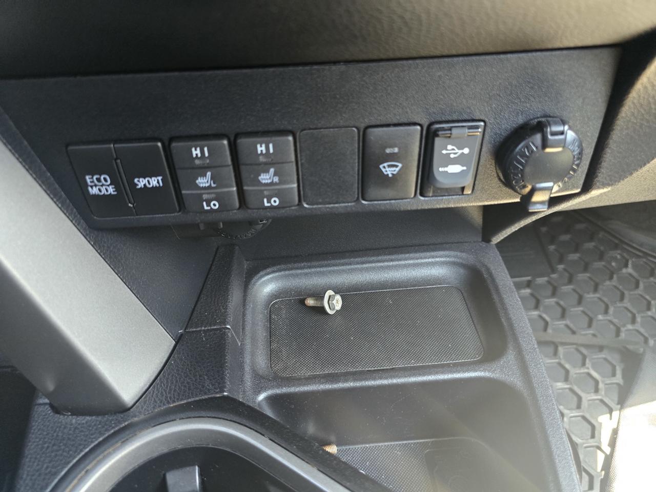 2017 Toyota RAV4 LE Photo