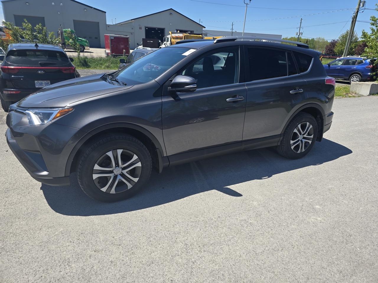 2017 Toyota RAV4 LE Photo
