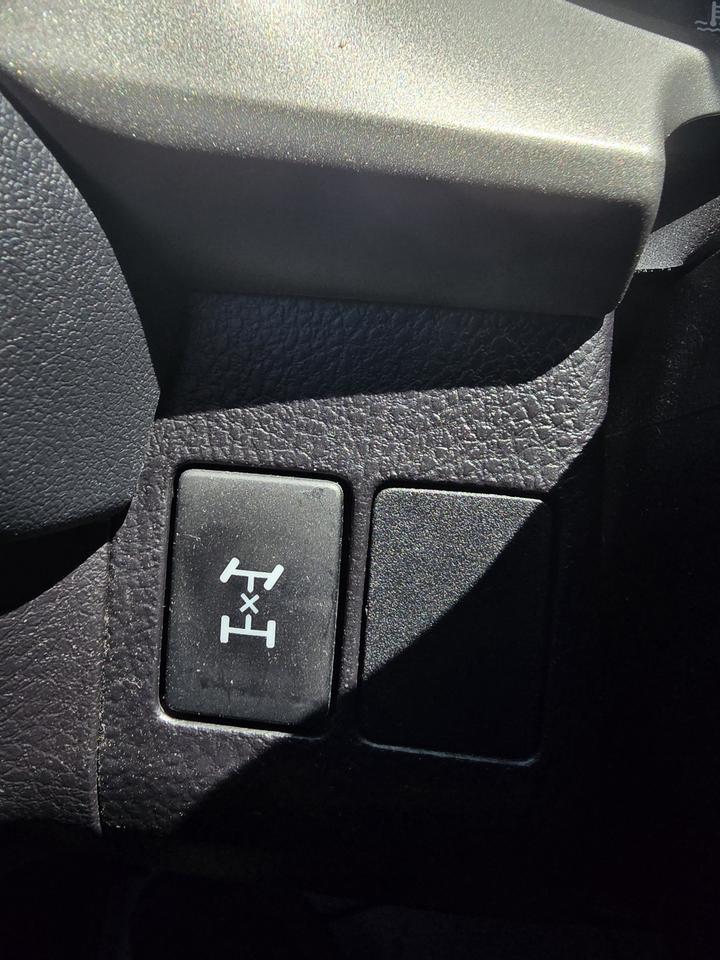 2017 Toyota RAV4 LE Photo