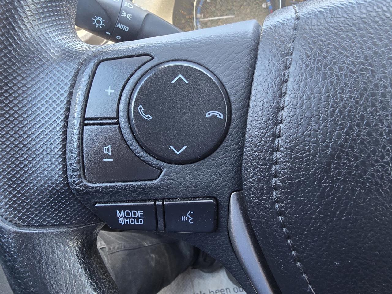 2017 Toyota RAV4 LE Photo