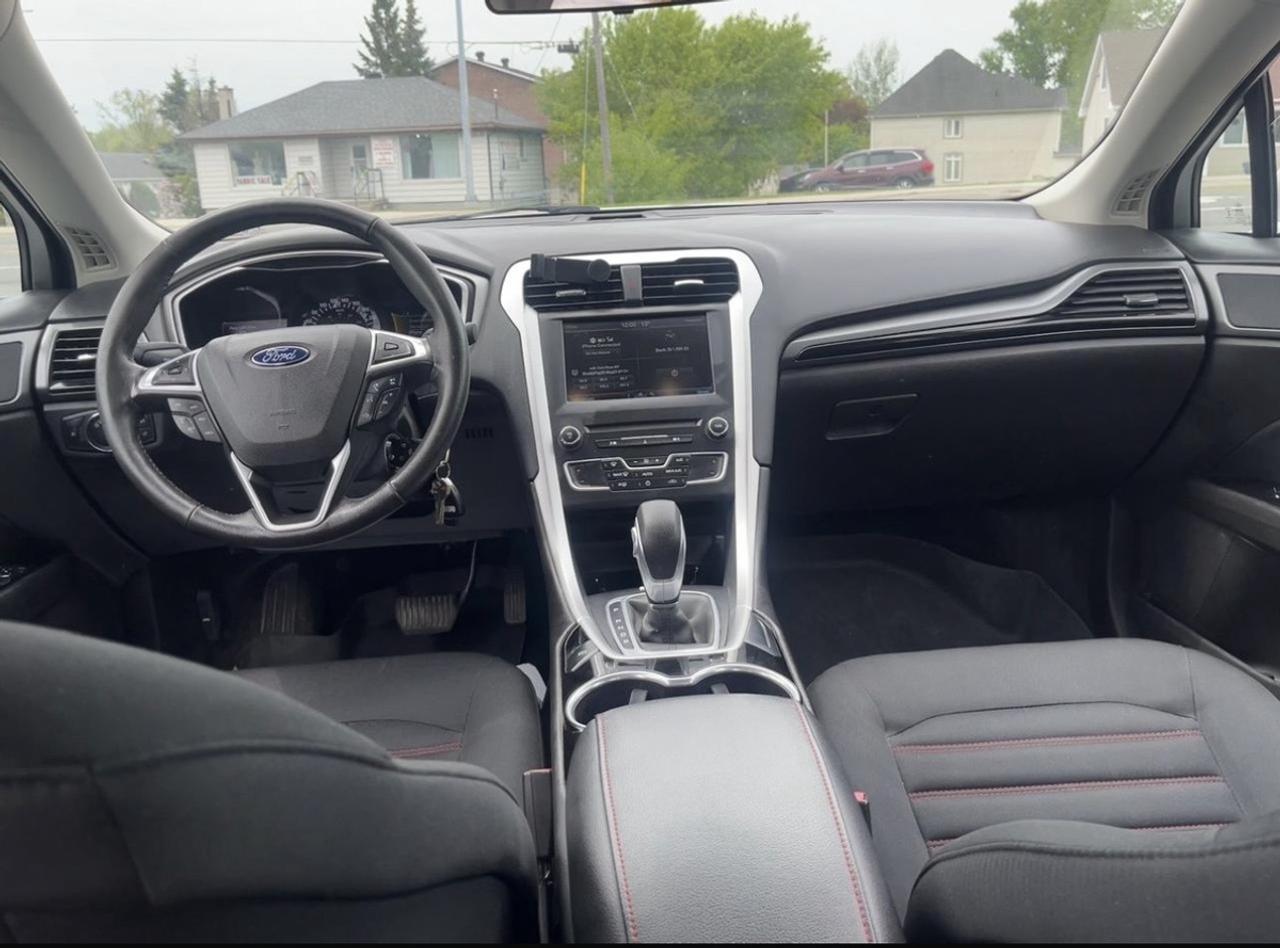 2016 Ford Fusion SE Photo