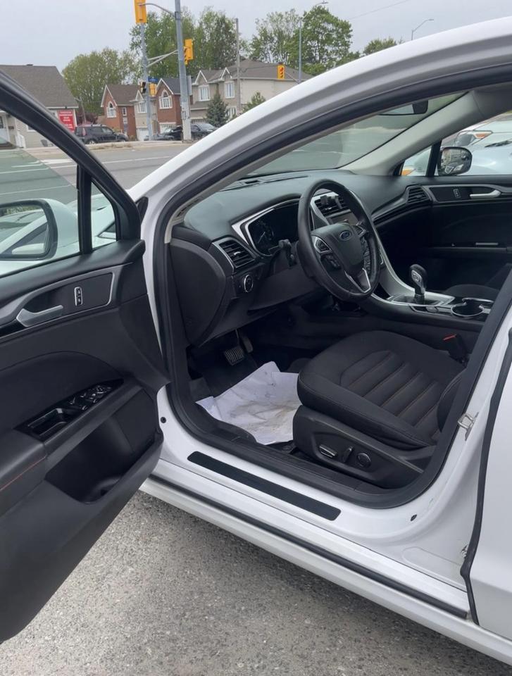 2016 Ford Fusion SE Photo