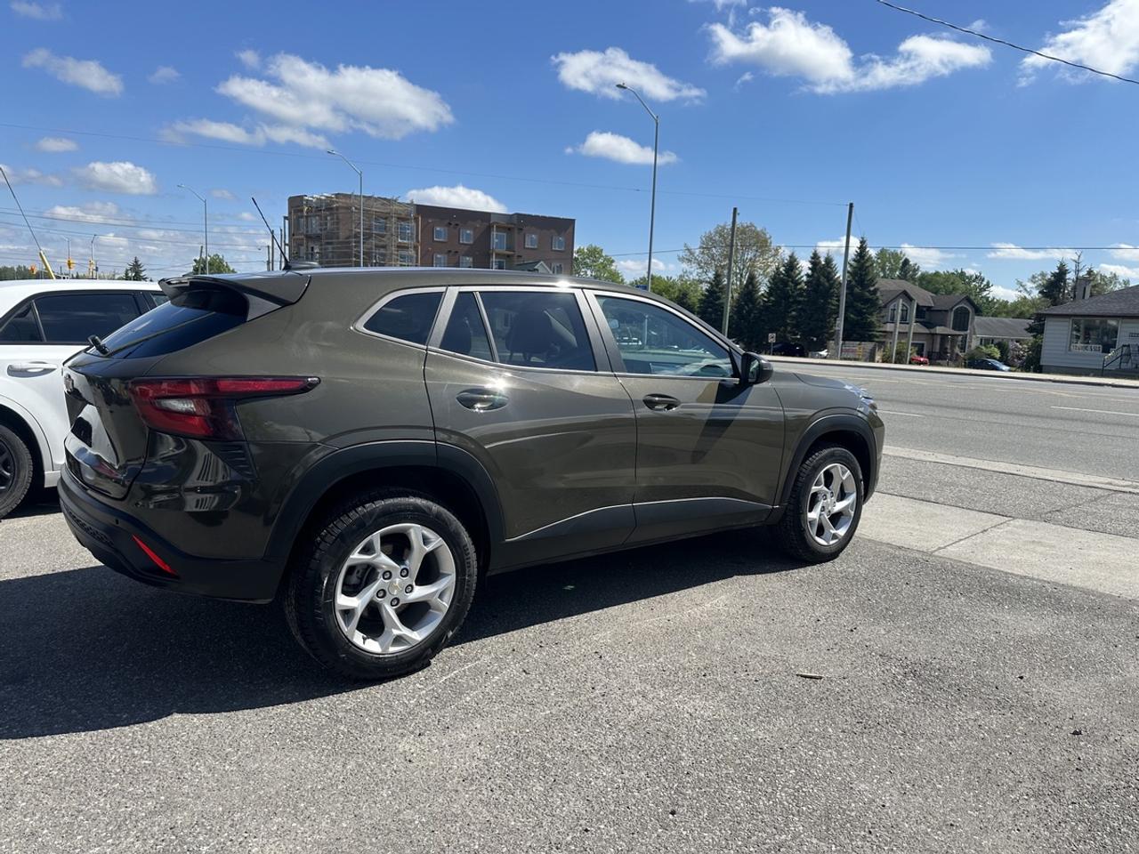 2024 Chevrolet Trax LS Photo3