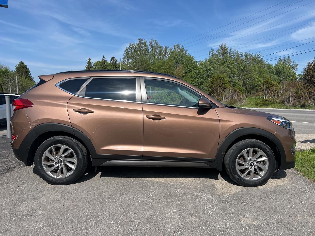 2016 Hyundai Tucson Luxury, LDS, Nav, Bluetooth, Pano Sunroof Photo
