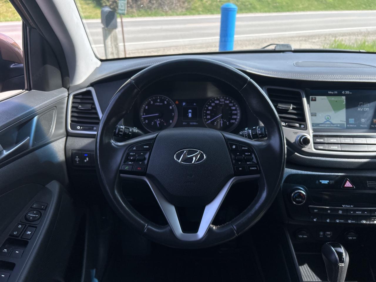 2016 Hyundai Tucson Luxury, LDS, Nav, Bluetooth, Pano Sunroof Photo