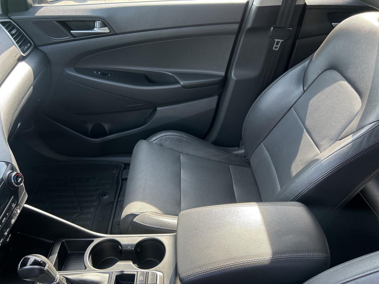 2016 Hyundai Tucson Luxury, LDS, Nav, Bluetooth, Pano Sunroof Photo
