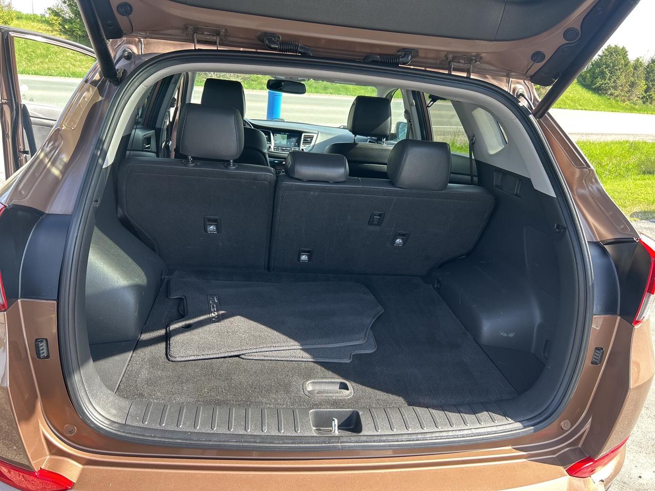 2016 Hyundai Tucson Luxury, LDS, Nav, Bluetooth, Pano Sunroof Photo