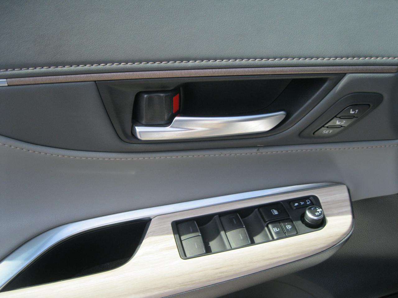 2021 Toyota Venza Limited 4dr All-Wheel Drive Photo