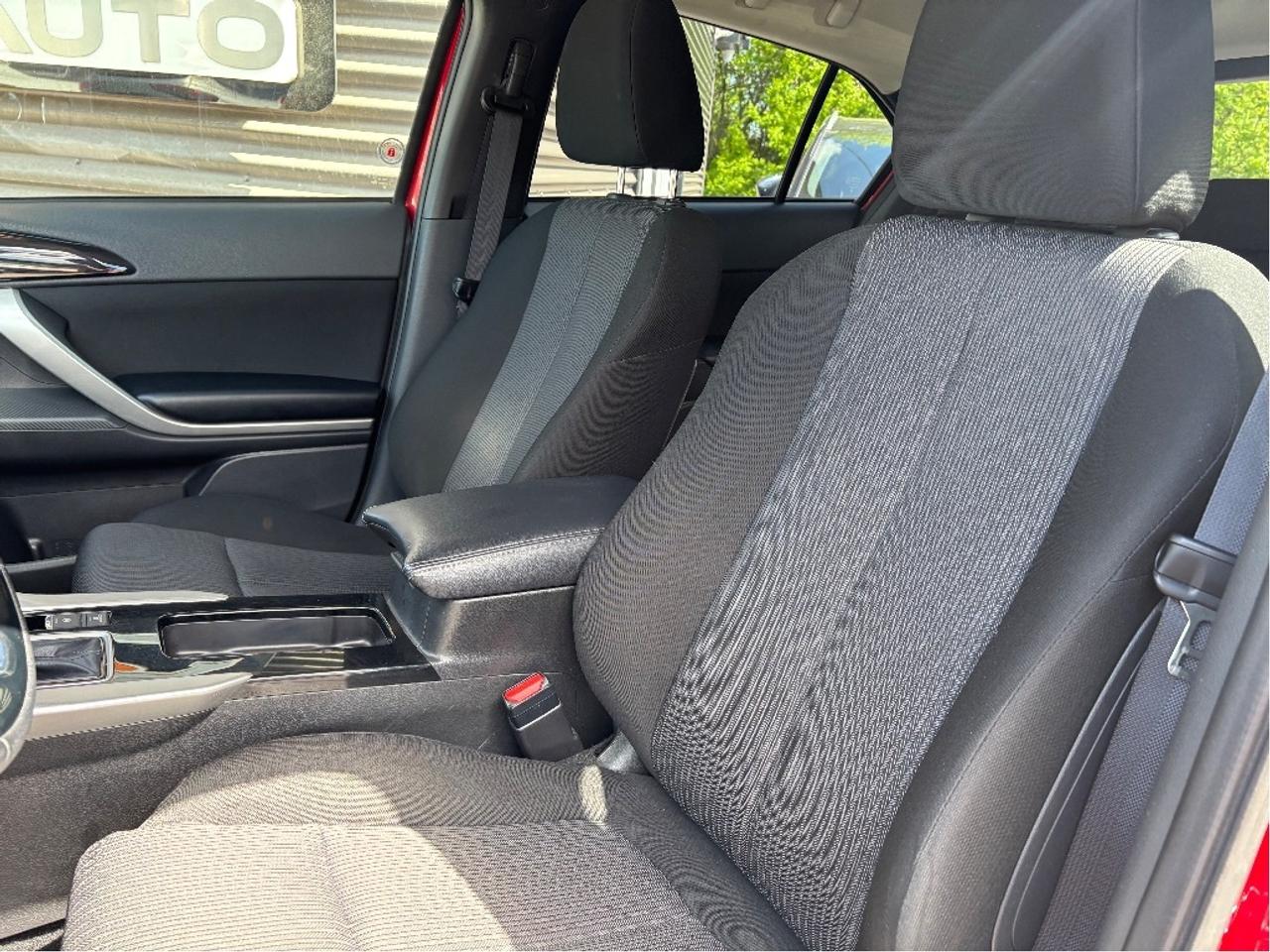 2025 Mitsubishi Eclipse Cross SE 4WD HEATED STEERING CARPLAY Photo