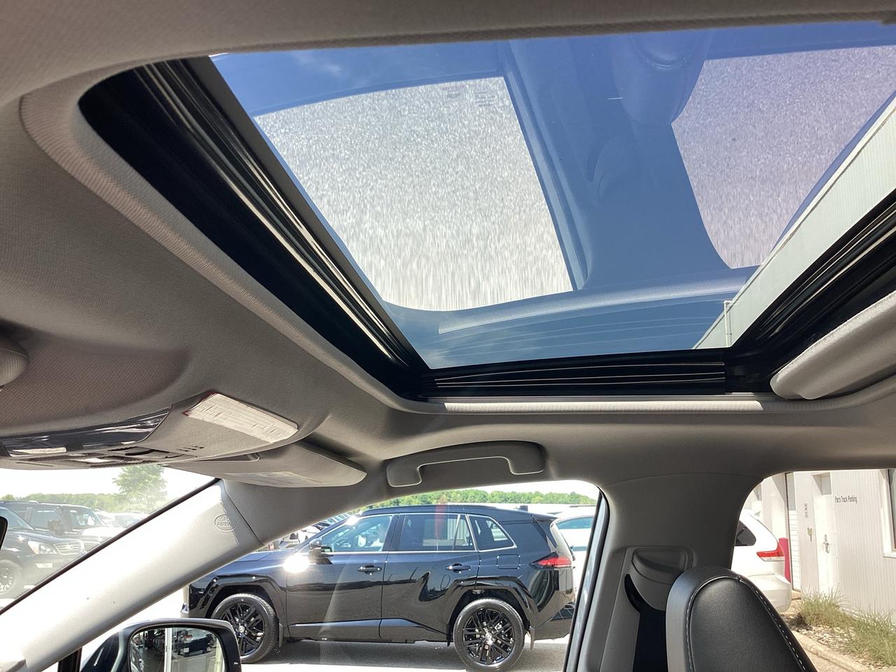 2022 Toyota RAV4 LIMITED AWD Photo2