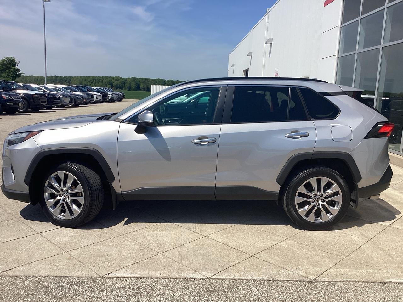2022 Toyota RAV4 LIMITED AWD Photo