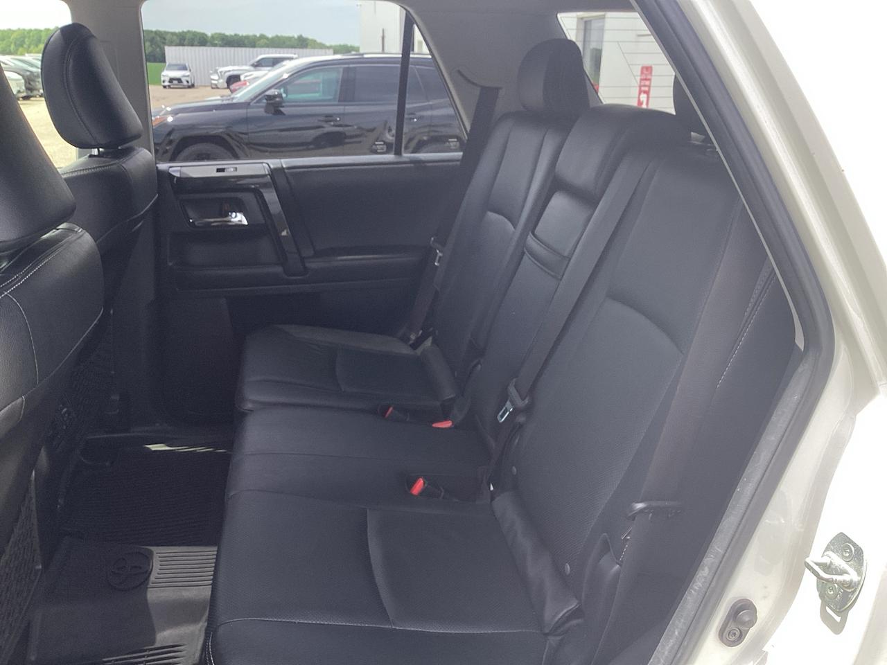 2020 Toyota 4Runner 4WD Photo3