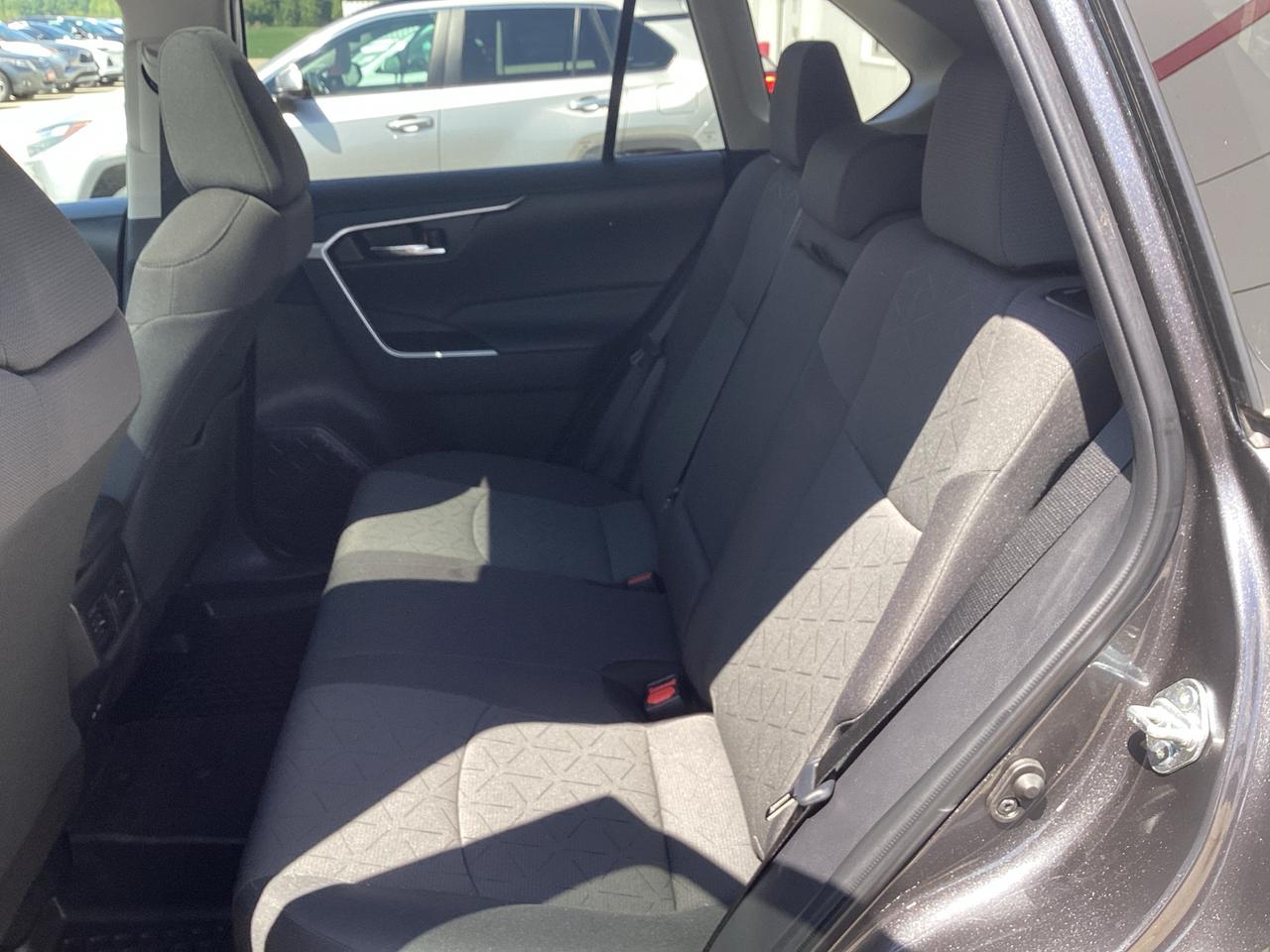 2024 Toyota RAV4 XLE AWD Photo4