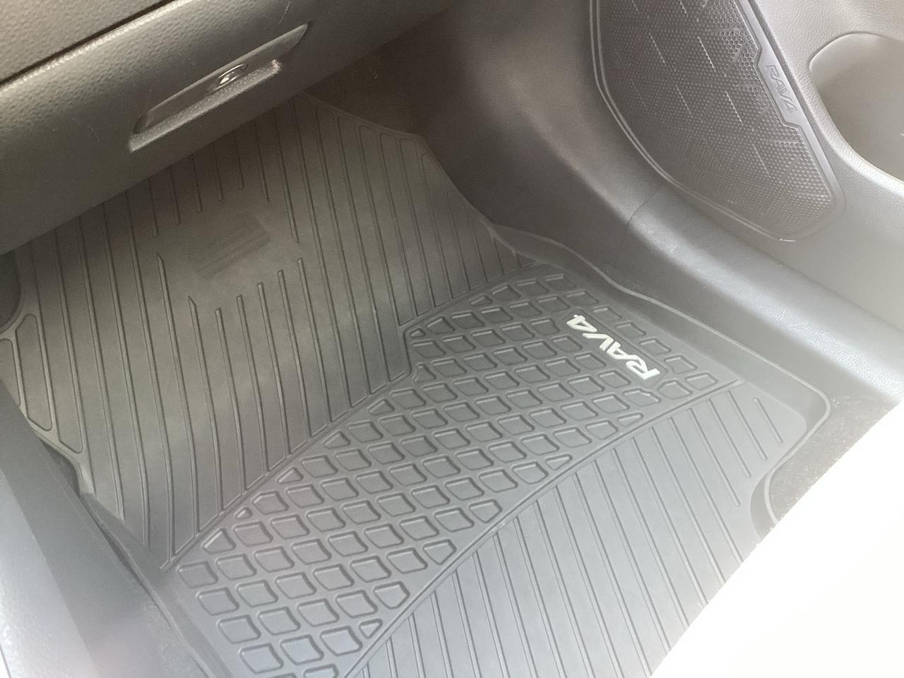 2024 Toyota RAV4 XLE AWD Photo