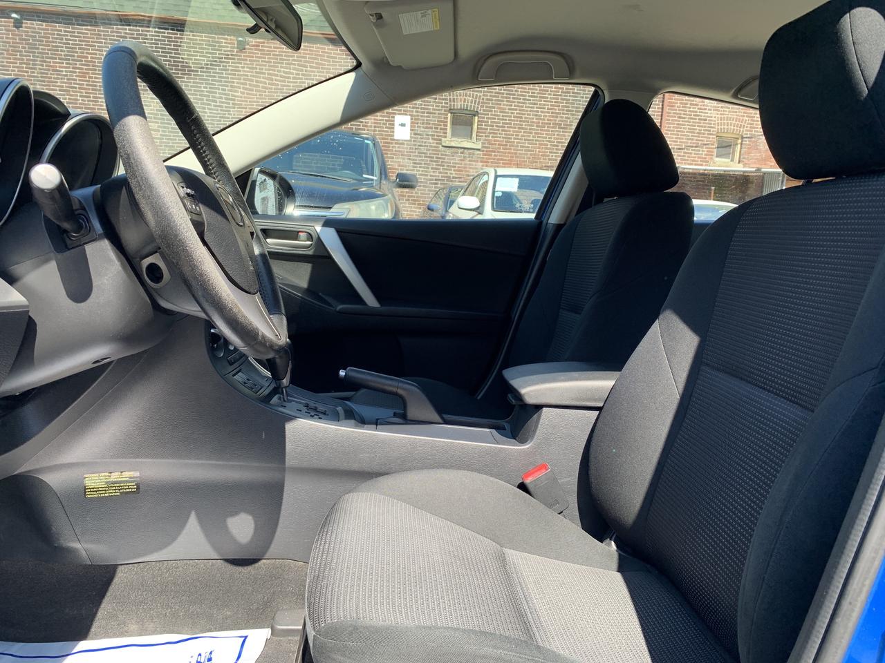 2013 Mazda MAZDA3 4dr Sdn Auto GS-SKY Photo