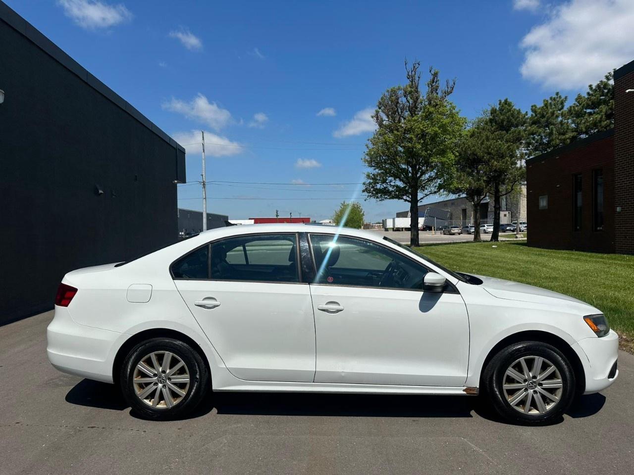 2014 Volkswagen Jetta Sedan 4dr 2.0L Auto Comfortline Photo