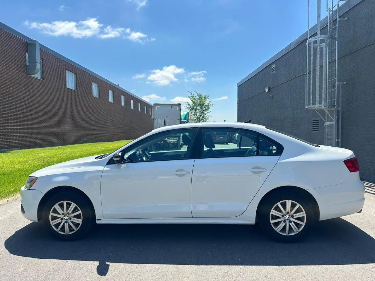 2014 Volkswagen Jetta Sedan 4dr 2.0L Auto Comfortline Photo3