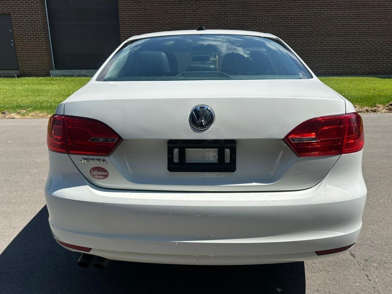 2014 Volkswagen Jetta Sedan 4dr 2.0L Auto Comfortline Photo