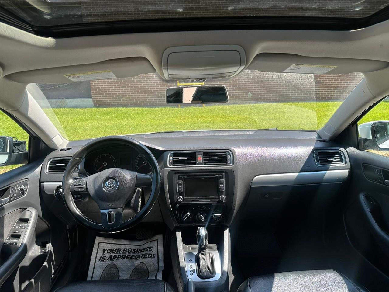 2014 Volkswagen Jetta Sedan 4dr 2.0L Auto Comfortline Photo