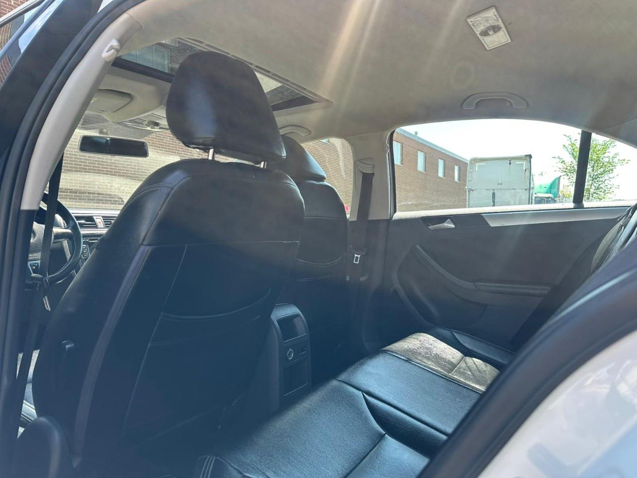 2014 Volkswagen Jetta Sedan 4dr 2.0L Auto Comfortline Photo