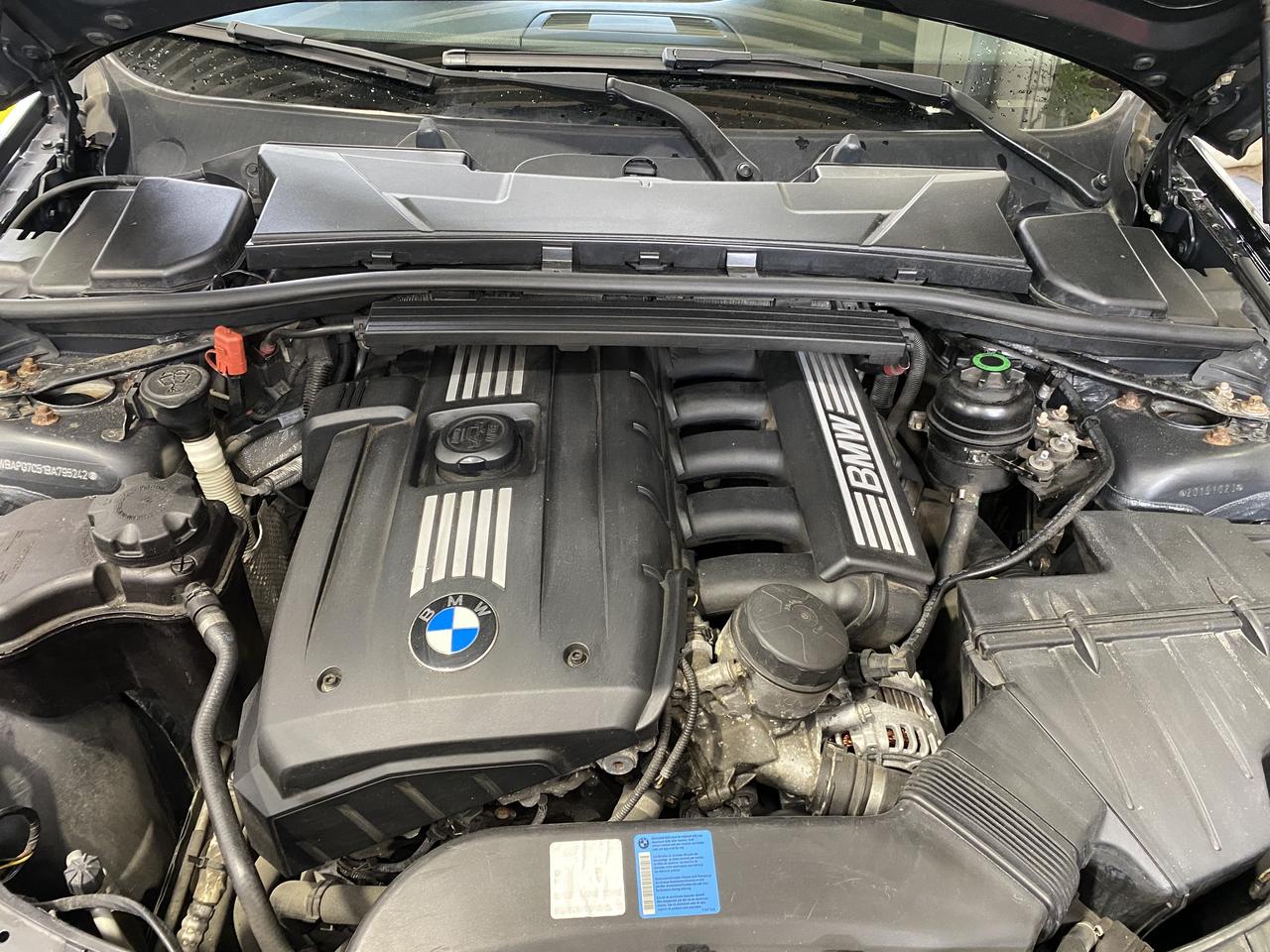 2011 BMW 3 Series 4dr Sdn 323i RWD Photo