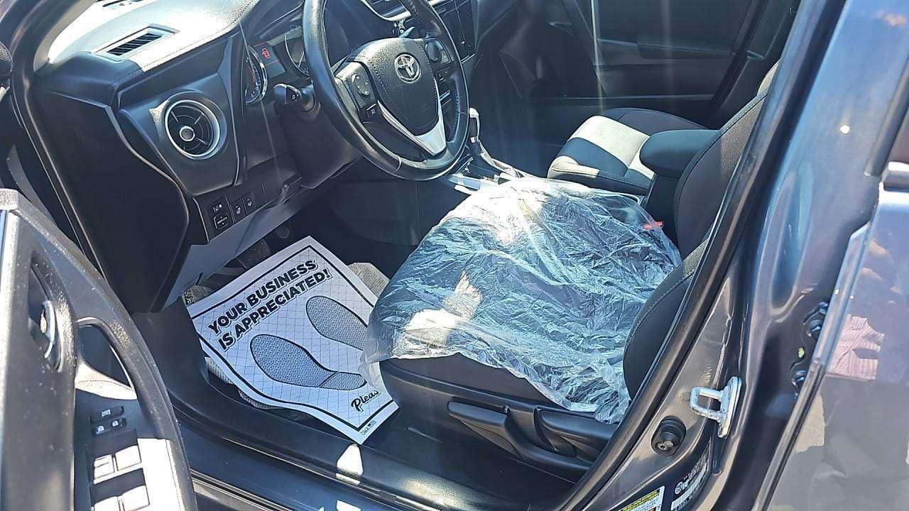 2019 Toyota Corolla LE Photo