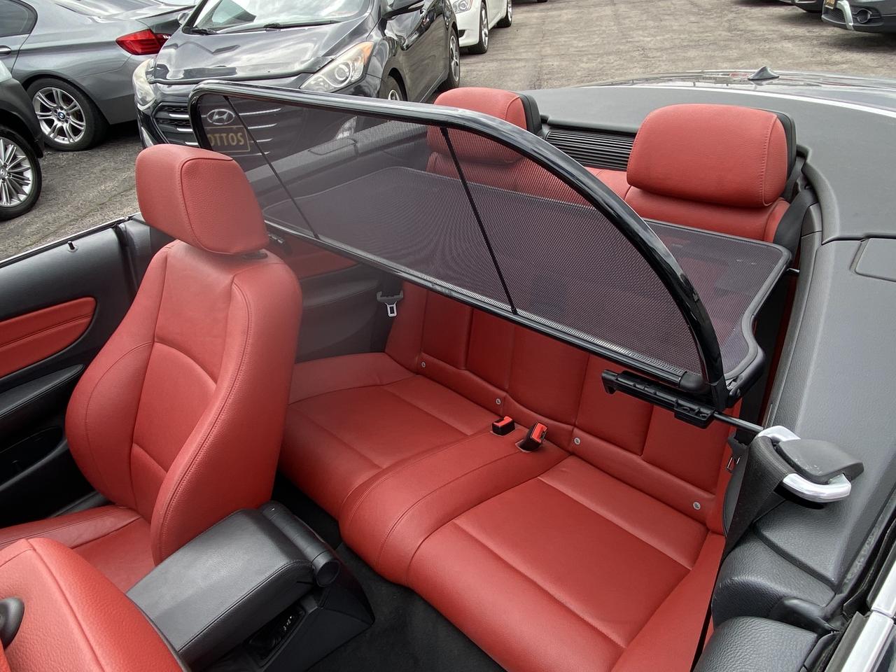 2012 BMW 1 Series 2dr Cabriolet 135i Photo