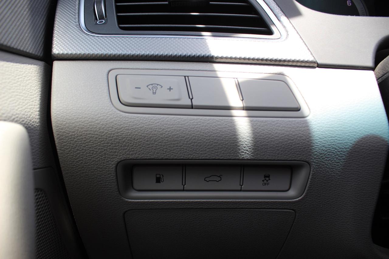 2015 Hyundai Sonata 2.4L GL Photo