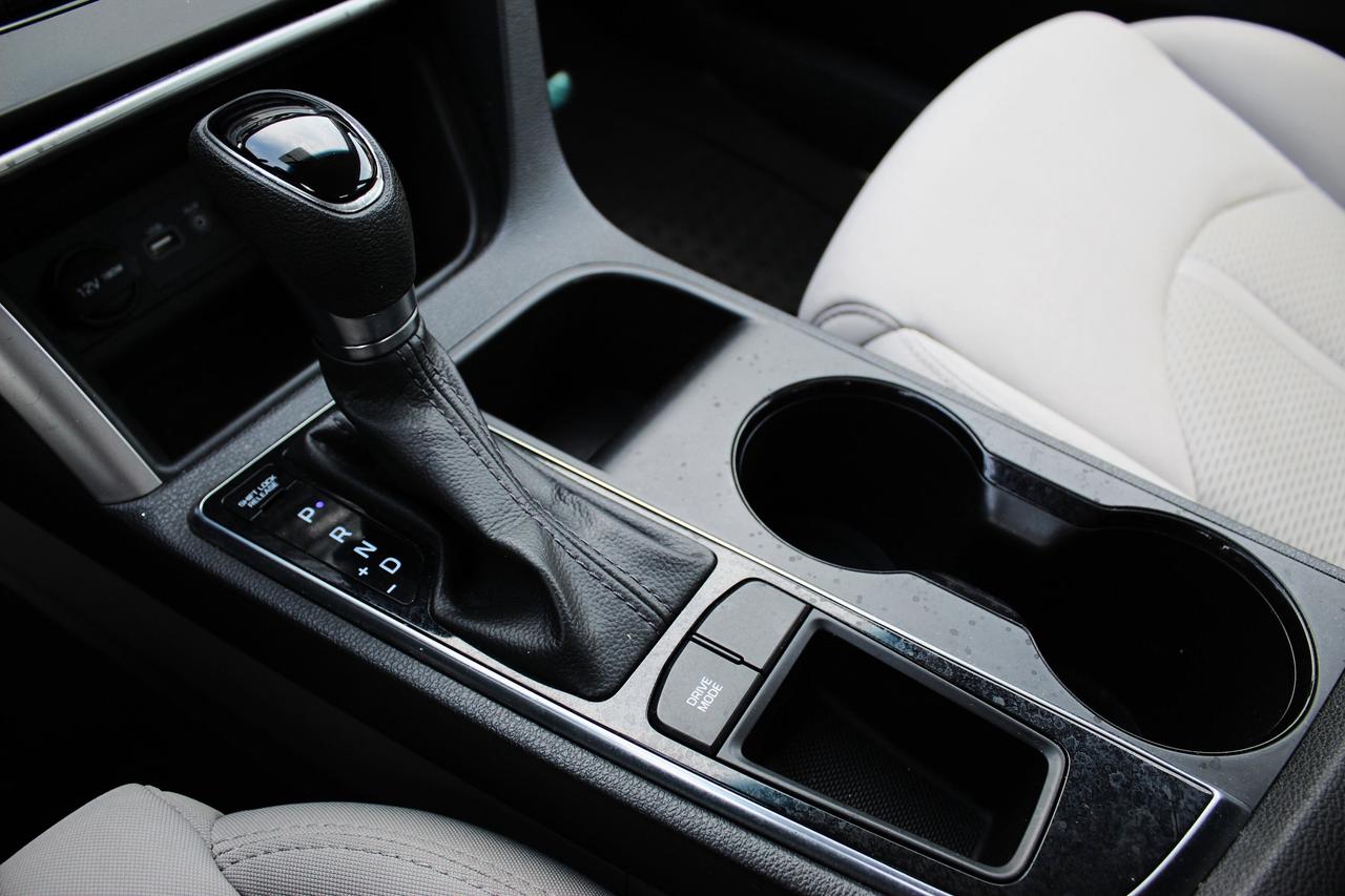 2015 Hyundai Sonata 2.4L GL Photo
