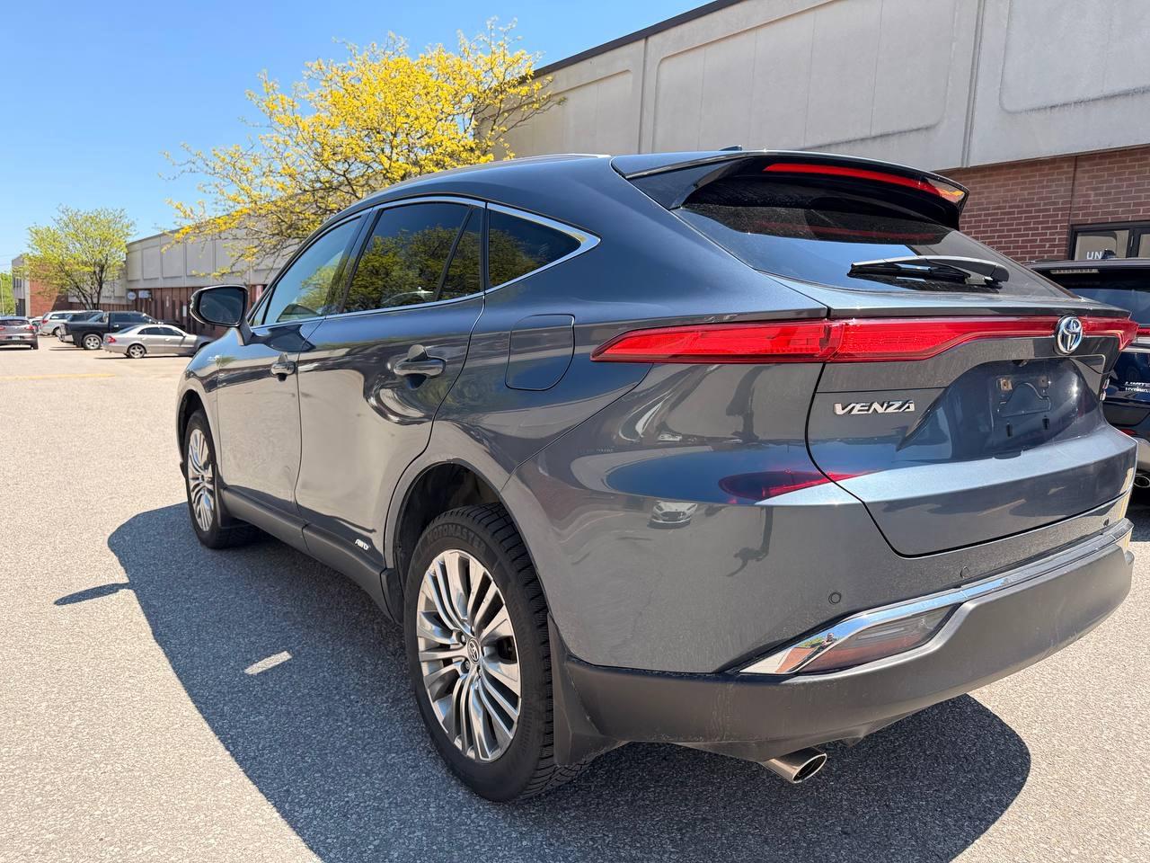 2021 Toyota Venza XLE AWD HYBRID, LEATHER, NAVIGATION, JBL SOUND Photo