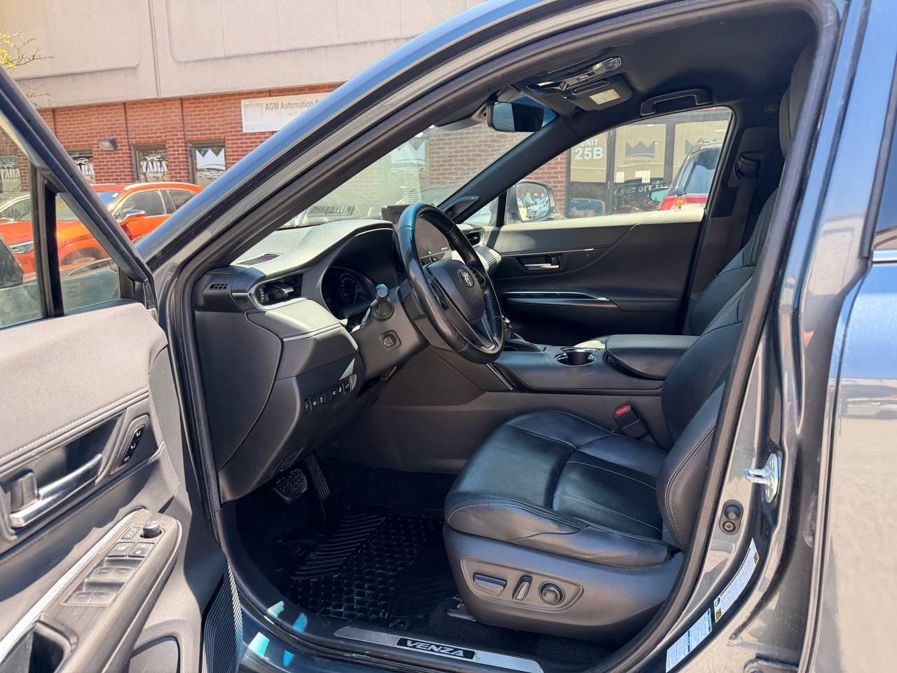 2021 Toyota Venza XLE AWD HYBRID, LEATHER, NAVIGATION, JBL SOUND Photo