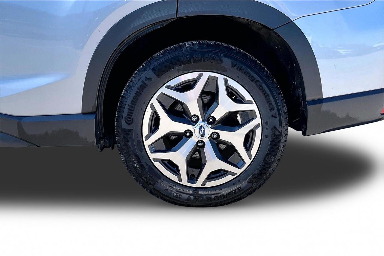 2023 Subaru Forester TOURING AWD   CLEAN CARFAX   2 TIRE SETS   SUNROOF Photo