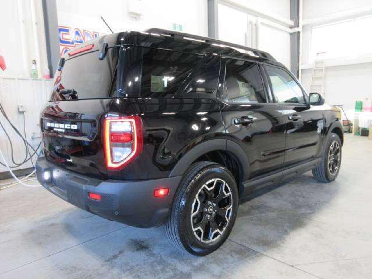 2025 Ford Bronco Sport OUTER BANKS 4X4, HTD. LEATHER, APPLE/ANDROID, 30K! Photo