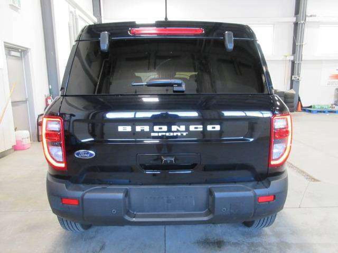 2025 Ford Bronco Sport OUTER BANKS 4X4, HTD. LEATHER, APPLE/ANDROID, 30K! Photo