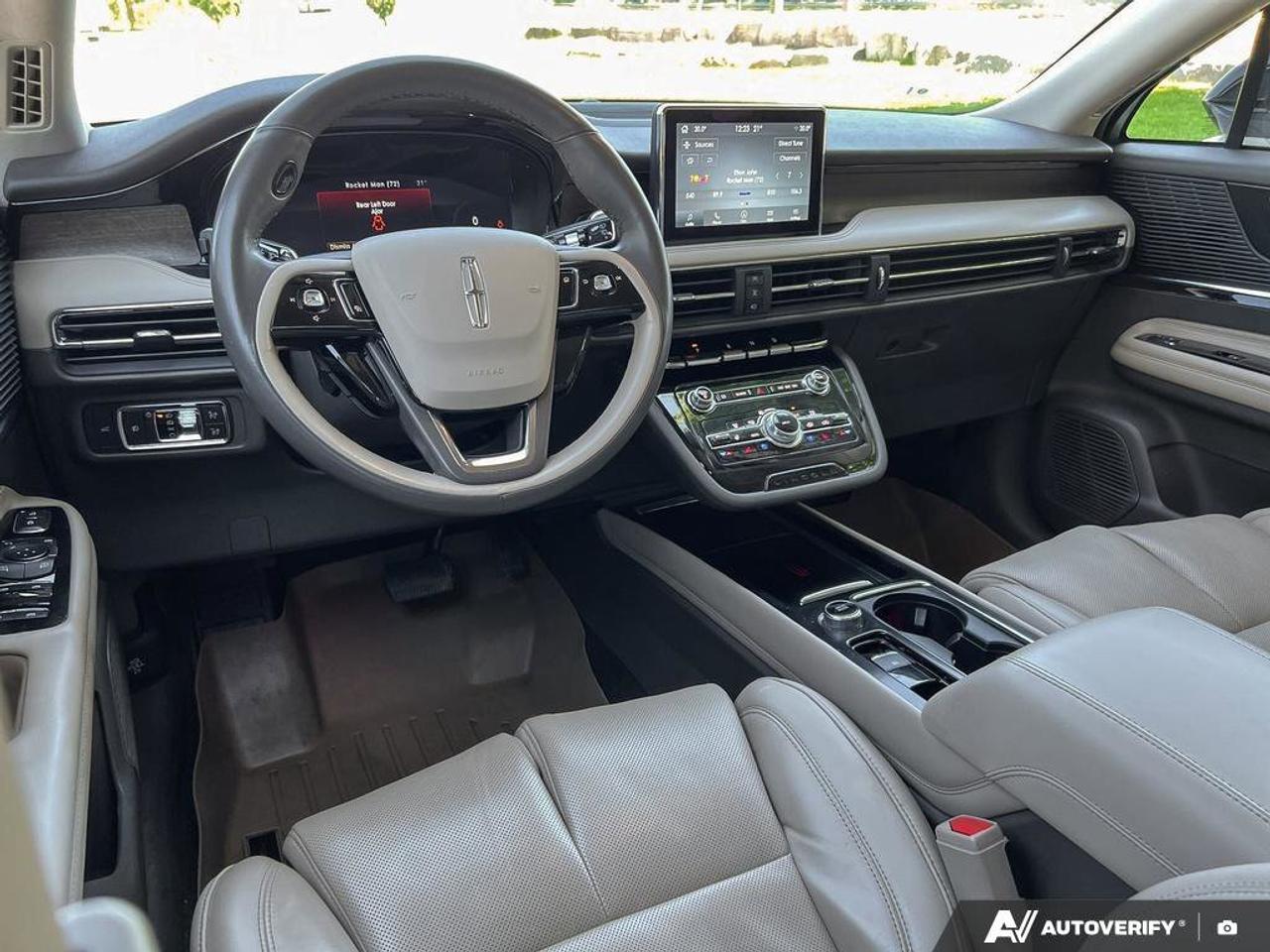 2022 Lincoln Corsair Reserve   LTHR   HTD STEER WHEEL   HTD SEATS Photo