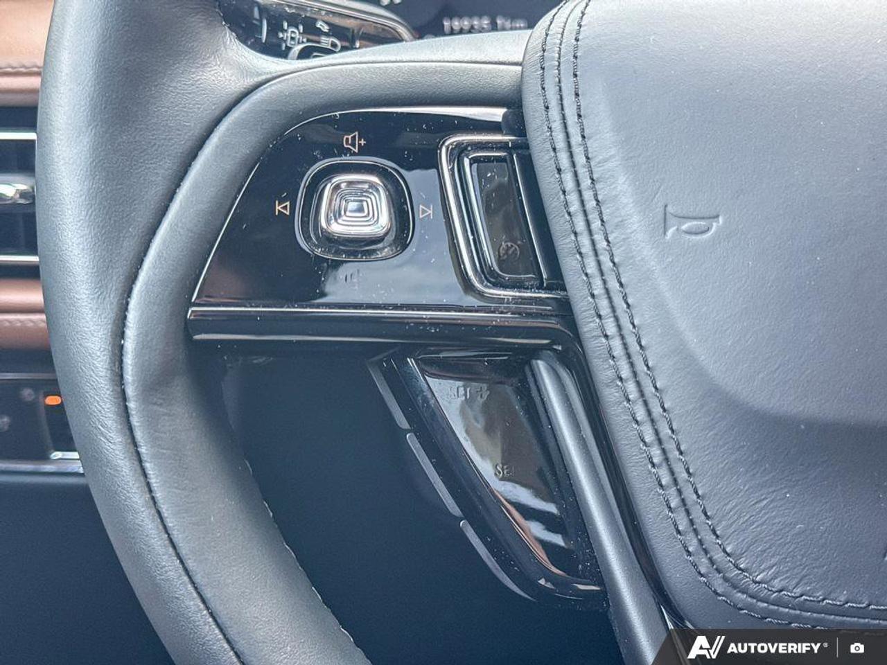2023 Lincoln Aviator Reserve   200A   LTHR   HTD STEER WHEEL Photo