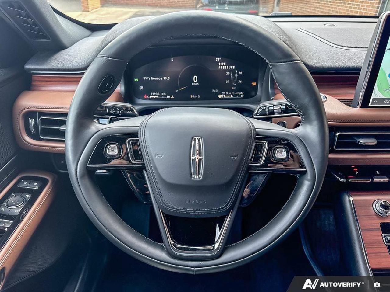 2023 Lincoln Aviator Reserve   200A   LTHR   HTD STEER WHEEL Photo