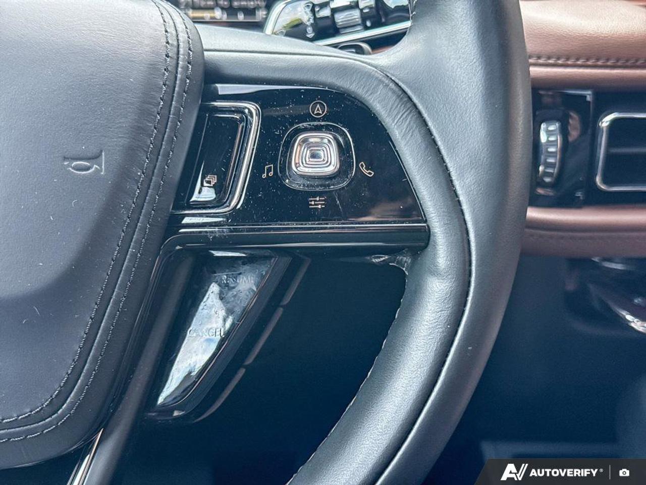 2023 Lincoln Aviator Reserve   200A   LTHR   HTD STEER WHEEL Photo